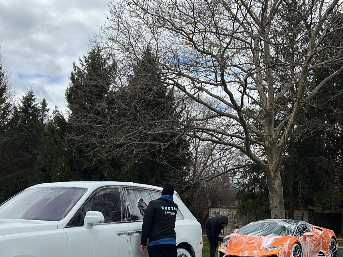 Rolls Royce Cullinan and Lamborghini Huracán hand wash