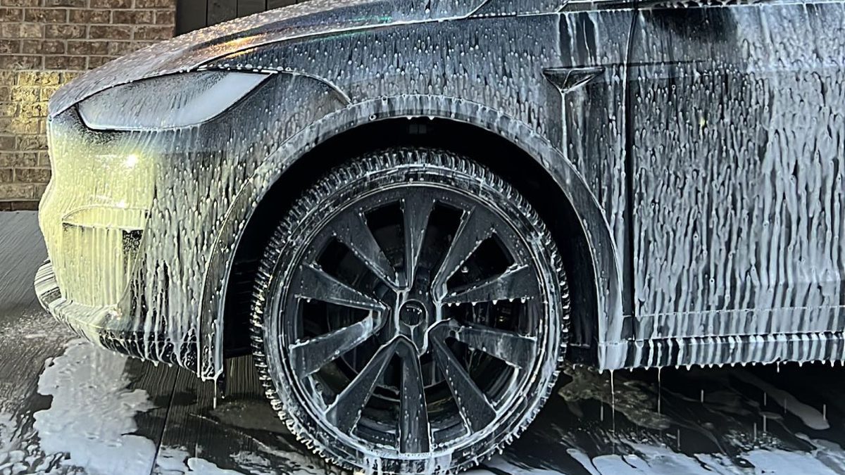 Hand wash with foam treatment